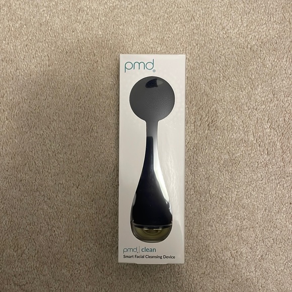 NEW PMD clean facial cleansing device - Picture 1 of 6